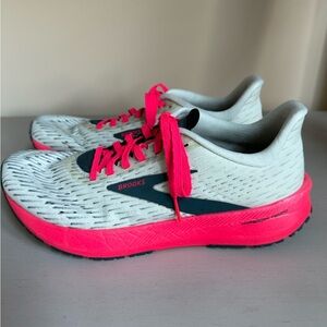 Brooks Hyperion Tempo Running Shoes with Neon Pink and Gray